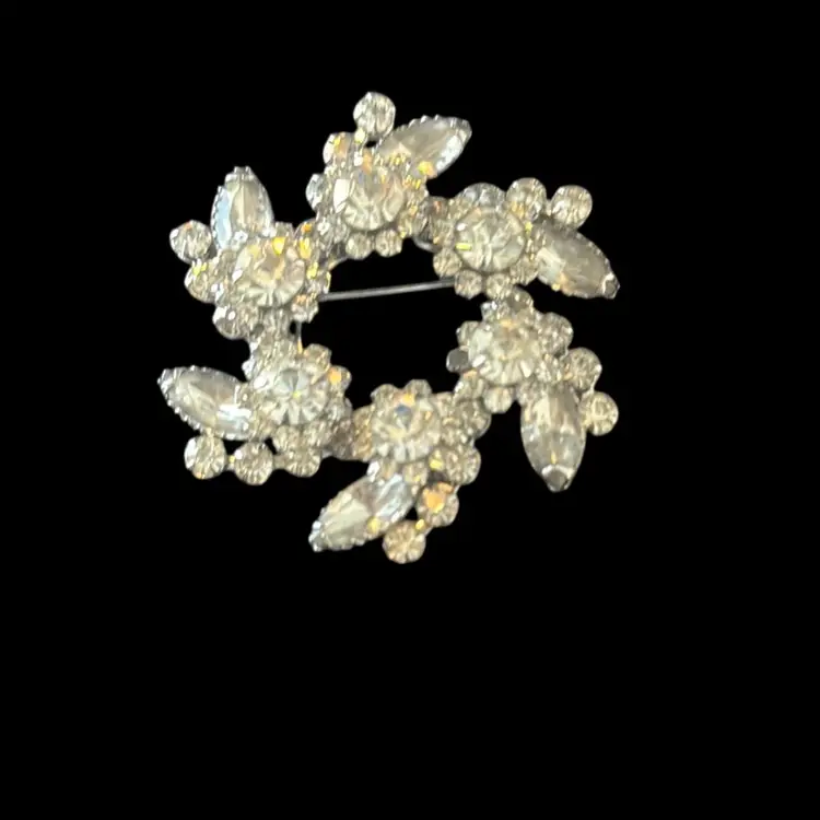 FREE SHIPPING in U.S. only!  Vintage JUDY LEE set. Silver Tone Brooch and Matching Clip Earrings.  Collectors Item.  SIGNED.