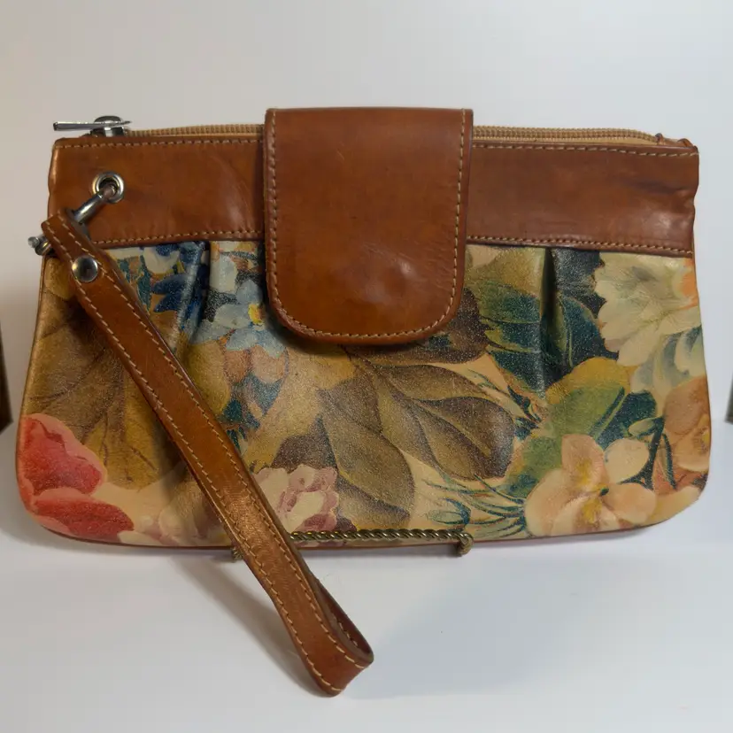 Genuine Leather Floral Clutch by Ceccioni Piero Made In Italy. Pre-owned. VTG.