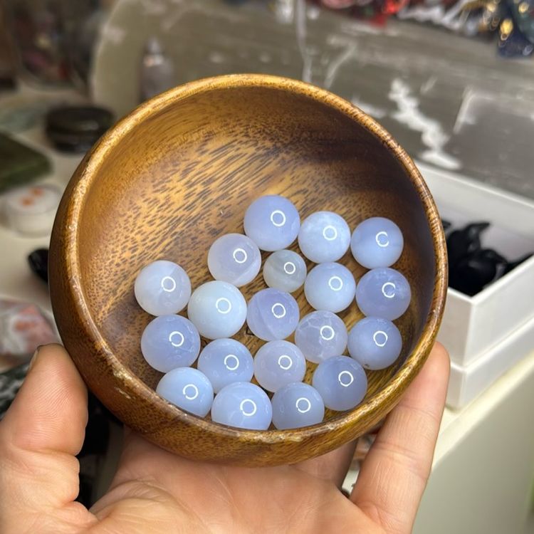 1 Bkue Chalcedony Sphere