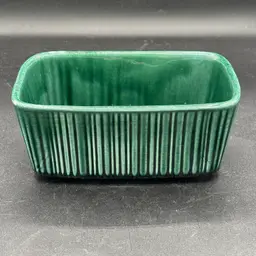 Vintage planter - Hull ribbed green rectangle