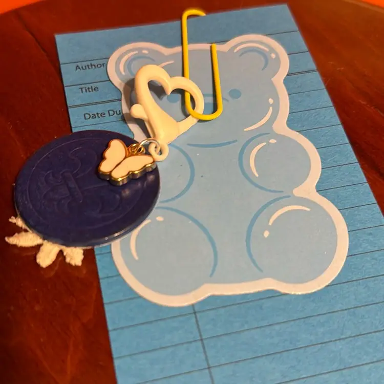 (A) Vintage Poker Chips - 6 Plain And 1 Up Cycled Into A Journal Charm