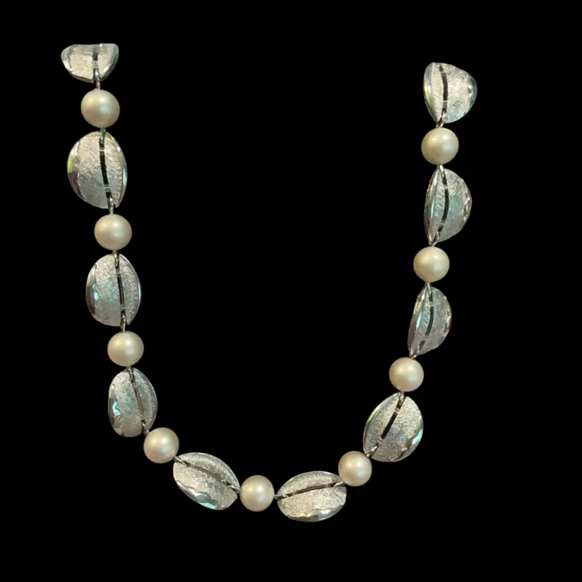 Gorgeous Vintage Silvertone Trifari Necklace / Choker. Silvertone Textured Disc Like Design With Faux Pearls .