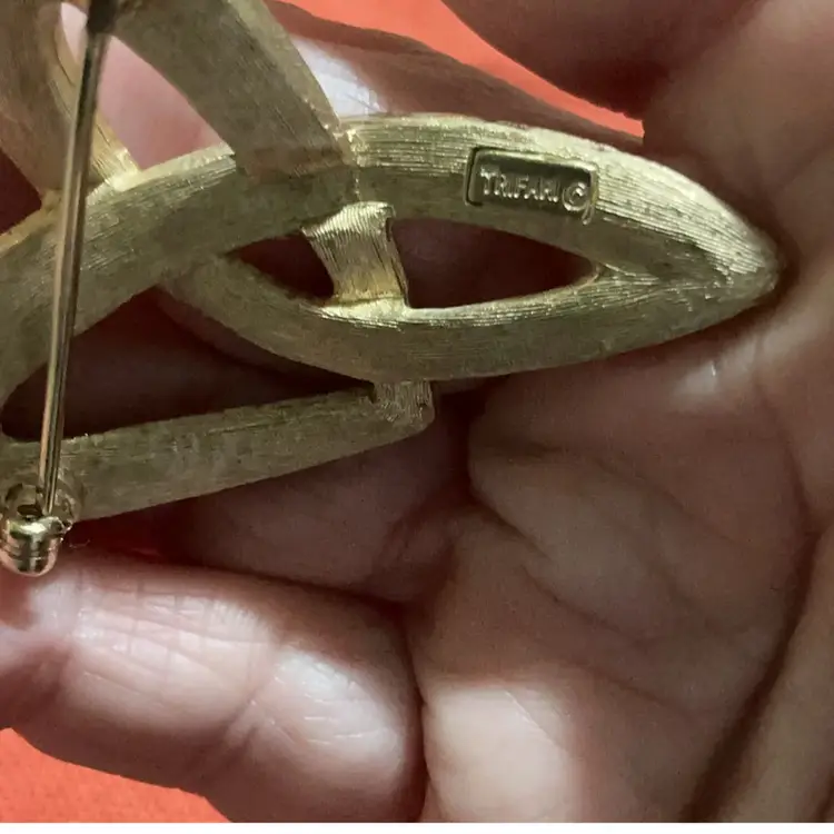 Vintage Goldtone Trifari Infinity Knot Brooch Set.Goldtone With White Enamel Brooch With Matching Clip Earrings.