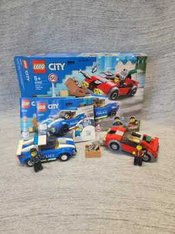 LEGO City 60242 Police Highway Arrest