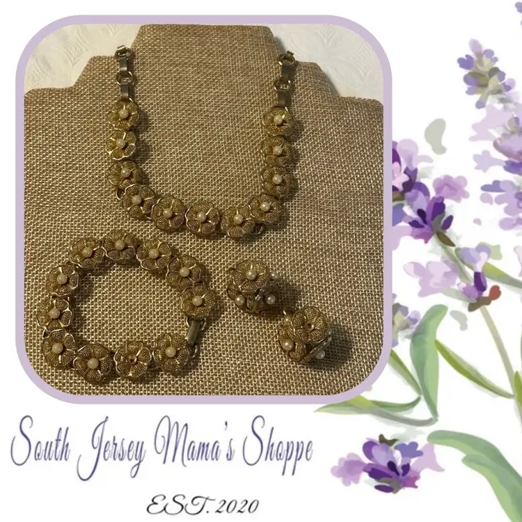 Vintage Gold Tone Three Piece Daisy Necklace Clip Earring Bracelet Set