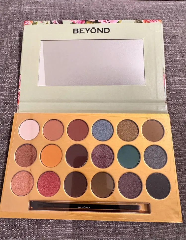 Beyond Eyeshadow Pallet