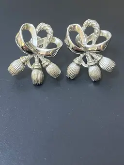 71) Vintage Brand STAR Silver Tone Screwback Earrings