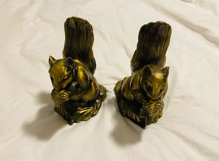 Vintage Brass Finish Squirrel Book Ends Artist Mold Metal Cast Nuts 1970s Mid Century Modern Hollywood Regency CottageCore Eclectic
