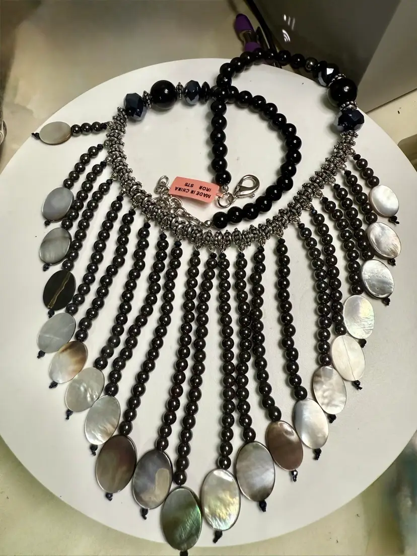NIB Black Beaded Bibb Necklace With Mother Of Pearl