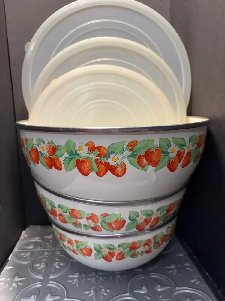 Vintage Strawberry Kobe Kitchen Enamelware Mixing Bowls with original lids/Nesting Bowls/Made in Japan/Retro Strawberry
