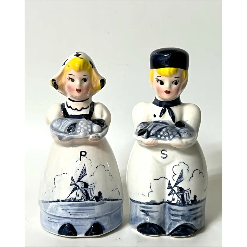 Enesco Set Salt & Pepper Shakers Dutch Boy & Girl Delft Style Japan 3.5 in Height