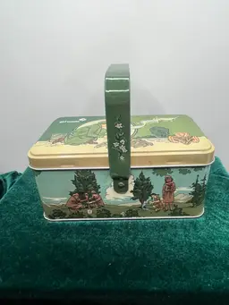 6”x3” -2017 Girl Scout Tin Hinged Box with Bale Handle