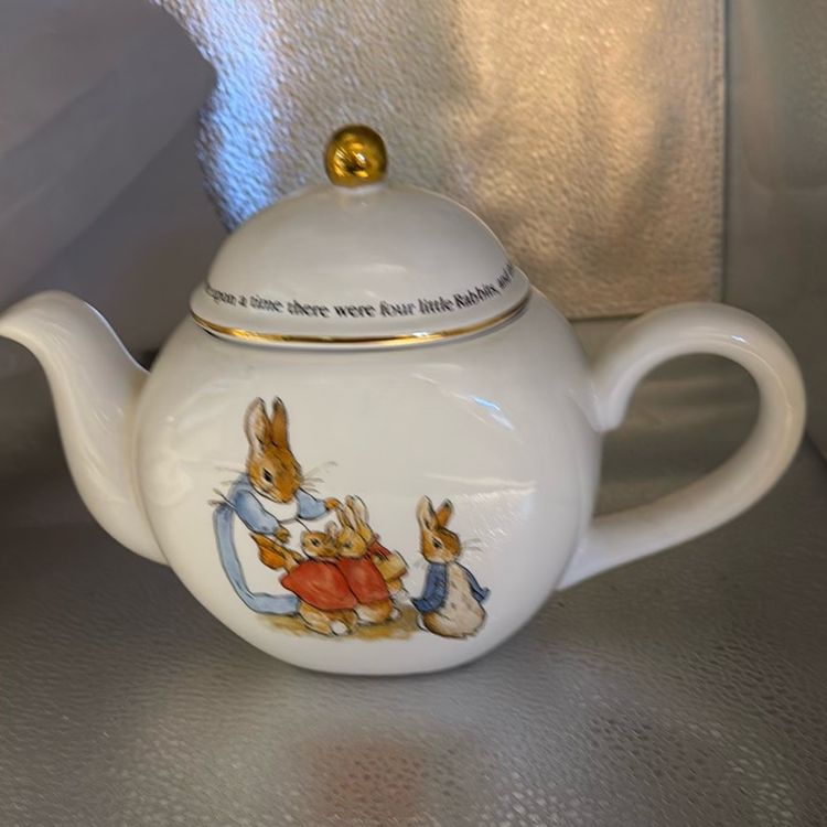 Vintage Peter Rabbit Whimsical Ceramic Tea Pot