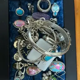 #01 - Jewelry Lots & Holders - Light