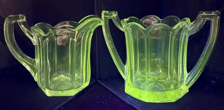 Classic Starburst Creamer & Sugar Dish - Uranium