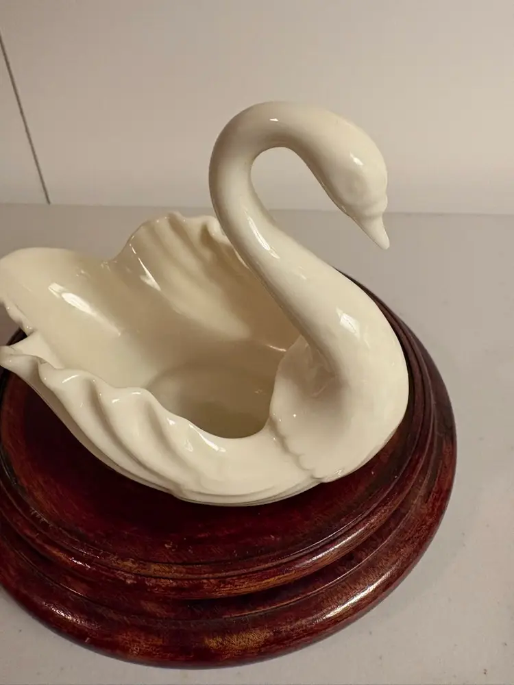 Vintage Lenox adorable Miniature Swan Classic White