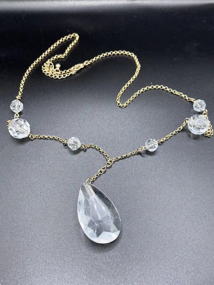 Vintage Clear Crystal Teardrop Pendant Necklace – Gold-Tone Chain with Faceted Beads