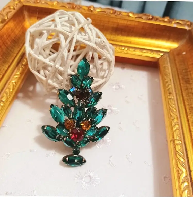 Vintage bezel set rhinestone Christmas tree brooch