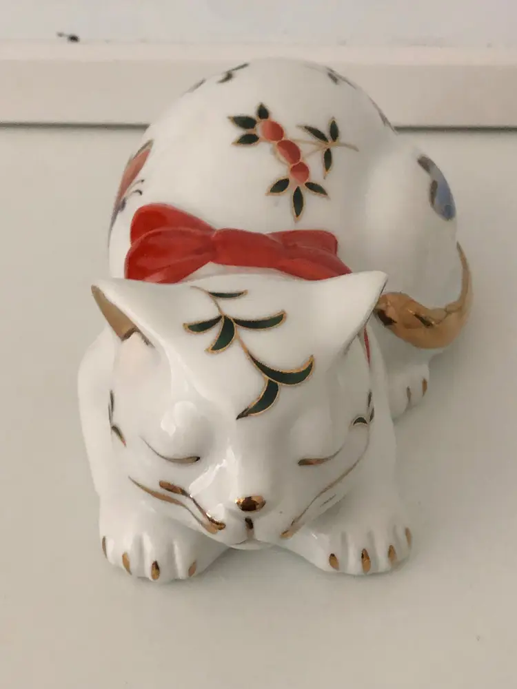 Vintage Takahashi Japan Cat Figurine.