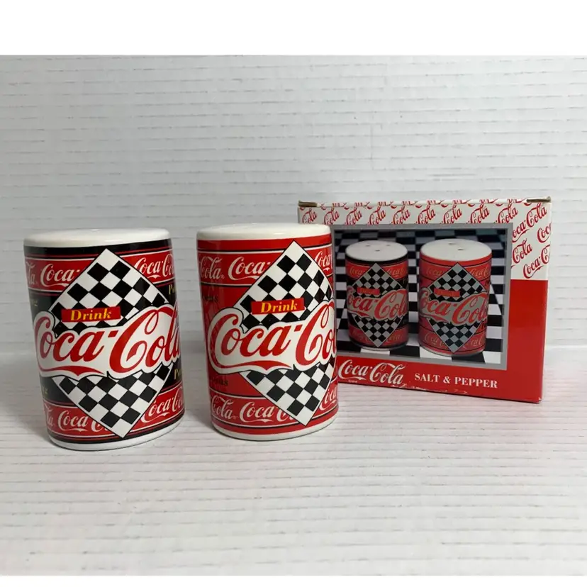 VTG Coca-Cola Salt & Pepper 1995 In Original Box Dist. By Enesco