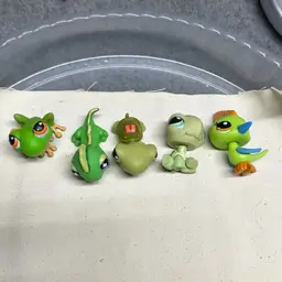 Littlest Pet Shoot Of Older And Newer Gen Green Pets