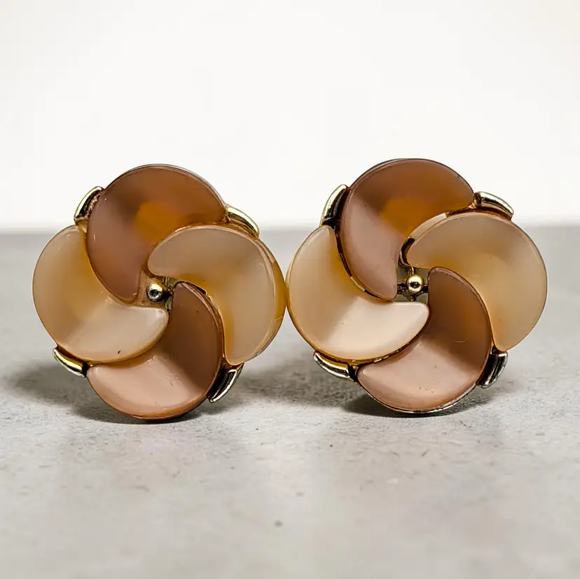 Lisner Brown and Tan Thermoset Swirl Floral Gold Tone Clip On Earrings Vintage