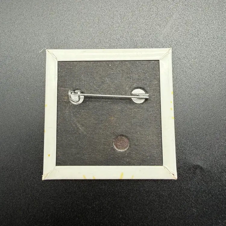 Vintage Longaberger Button Pin Pinback Bee 2001 Basket Dresden Ohio