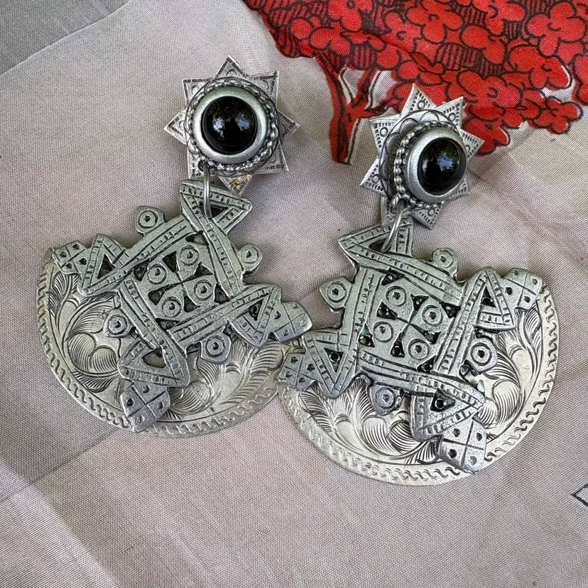 Vintage Silver tone ?Sterling black stone post back earrings