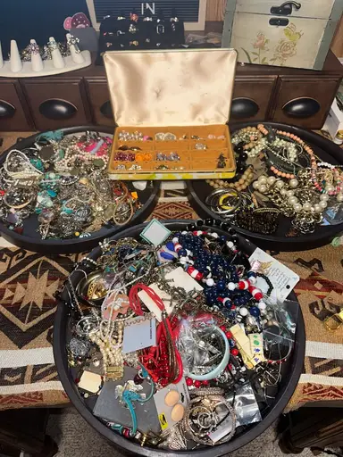 Jewelry Let’s Dig Prebids On