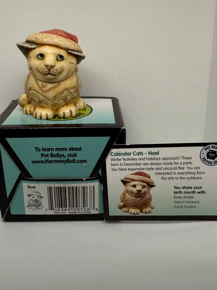 Harmony Kingdom Pot Bellys Calendar Cats Noel (December) cat figurine.
