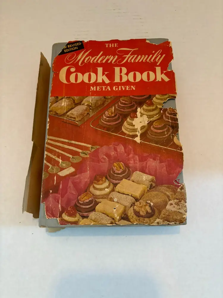 Vintage 1960s "Modern Family Cook Book"