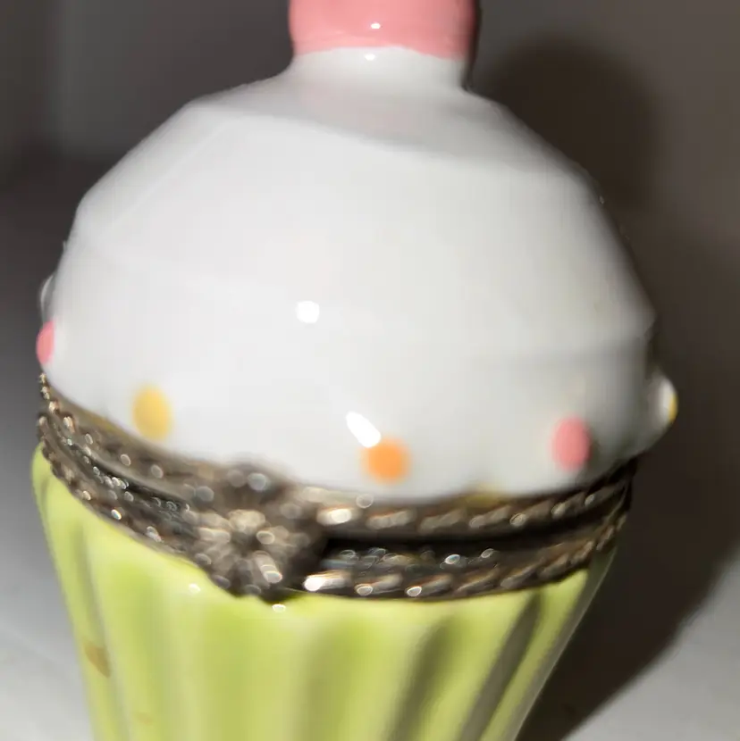 Vintage Hinged 2 x 2.5 Porcelain Cupcake Trinket Box