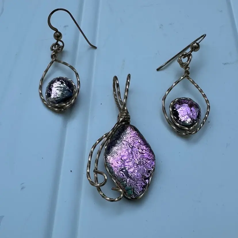 Gold Wire Art Dichroic Pink Stone Pendant & Earrings