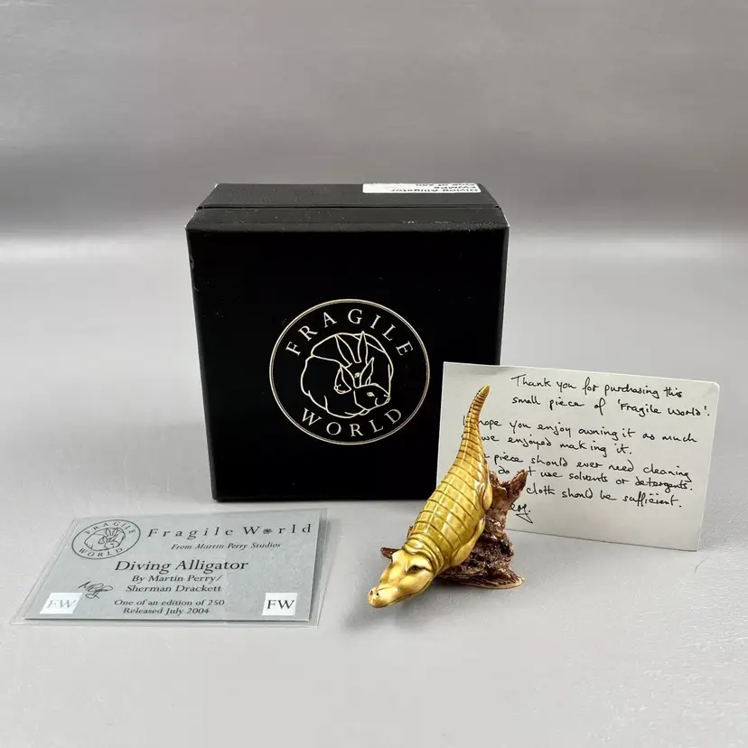 Harmony Kingdom Diving Alligator Fragile World 2" Figurine FWMP5 2004 England MPS Martin Perry Studio