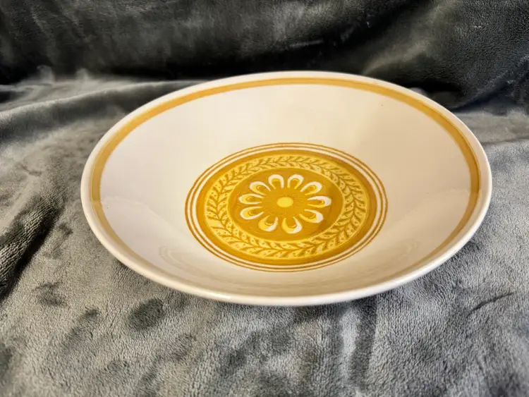 Vintage Royal China Cavalier Ironstone Serving Bowl Dish Casablanca Yellow Daisy