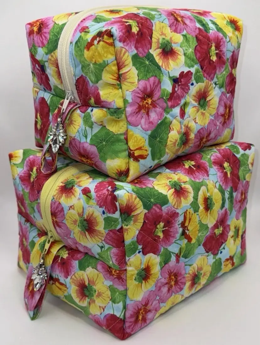 Boxy Makeup Bags Large Matching Quilted Floral Themed /Toiletry Bags Set Of 2