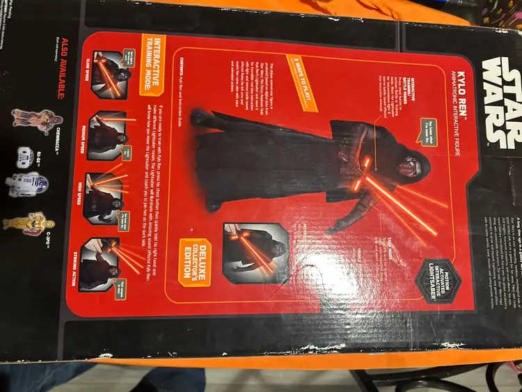 Star Wars Kylo Ren Animatronic Interactive Motion Black Series Box Damage NEW