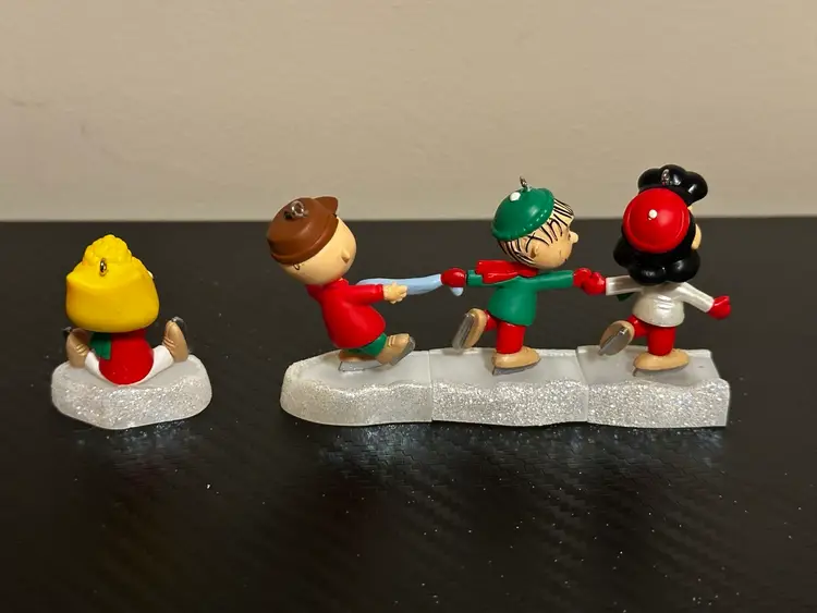 2010 Hallmark Ornaments - The Peanuts Gang, Ice Skating, Set of Four
