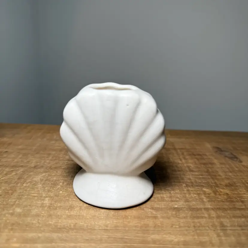 White Ceramic Scallop Shell Bud Vase Toothpick Holder