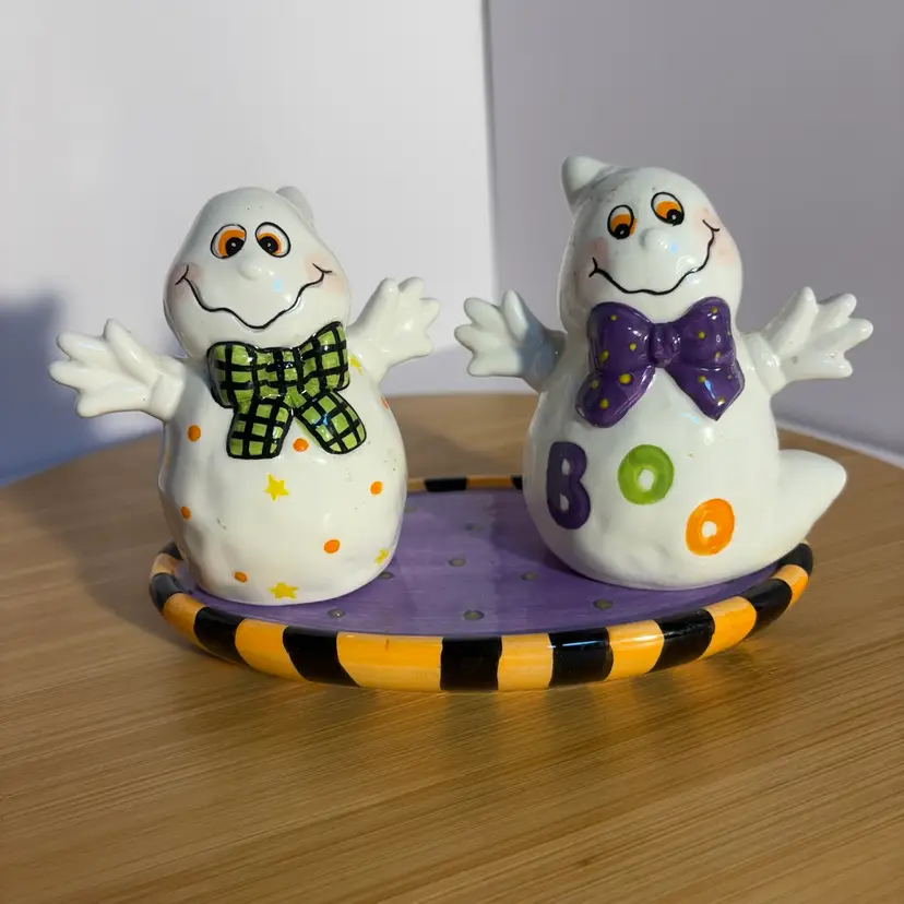 Vintage Bella Casa Ganz Halloween Decor Ghost Salt Pepper Shakers Ceramic Set