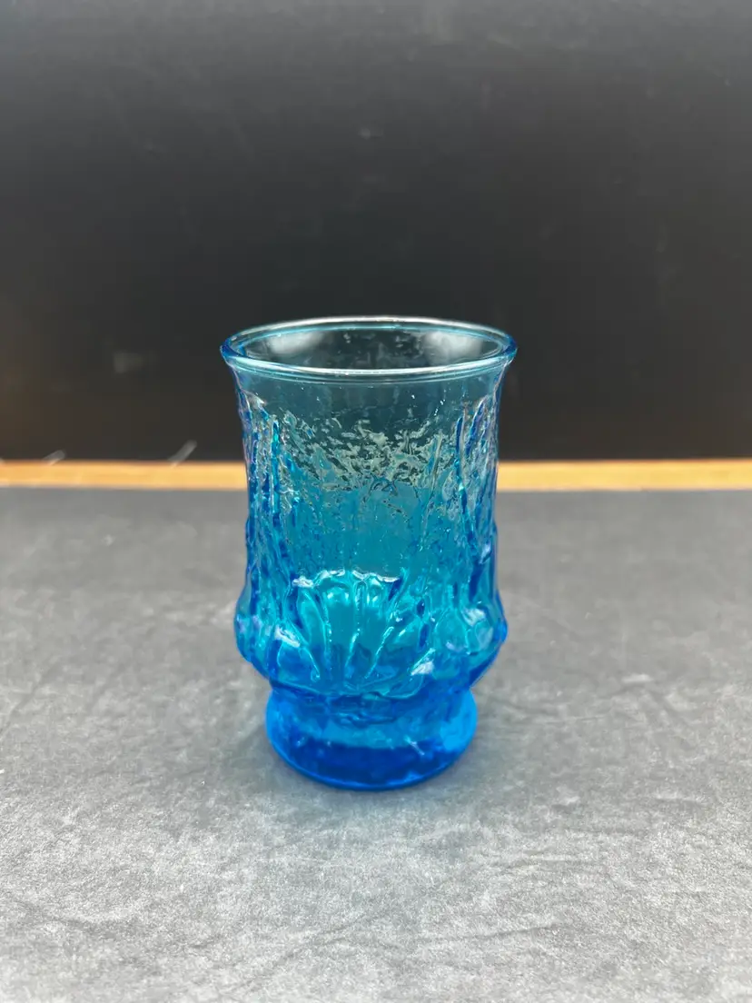 #904B Vintage Anchor Hocking Rain Flower Laser Blue Juice Glasses