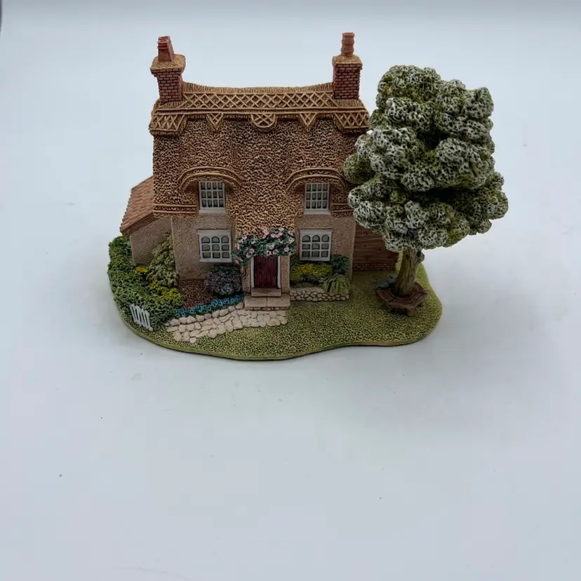 lilliput lane cherry blossom cottage 5” x 4” England