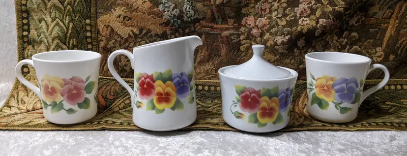Corning Ware Corelle Summer Blush 2 Coffee Tea Mug Creamer Sugar Bowl Lot Pansy Pastel Decor Gift 90s