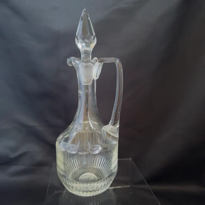 #943 10” Vintage Clear Glass Cruet Vinegar Or Oil Bottle Applied Handle Diamond Cut Stopper Detailed Design EAPG