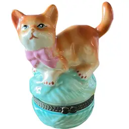 Vintage Nomoges Trinket Box Kitty Cat Playing On Ball of Yarn