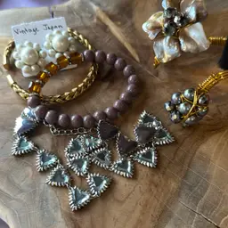 #09 - Assorted Jewelry