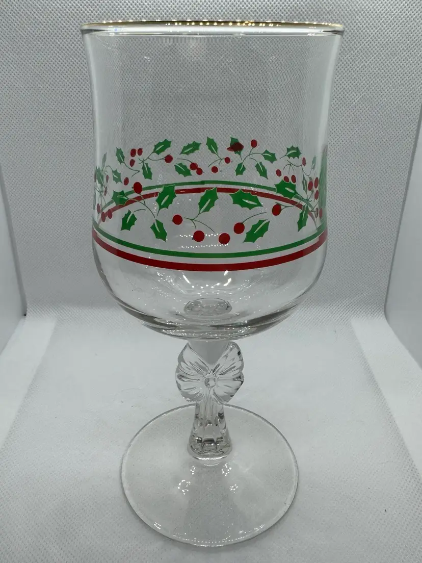 Set Of 4 Vintage Arby’s Christmas “Holly Berries” Wine Glass Or Water Goblets