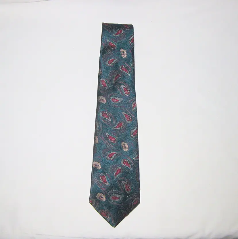 Van Heusen Green Paisley Necktie – Polyester/Silk Blend