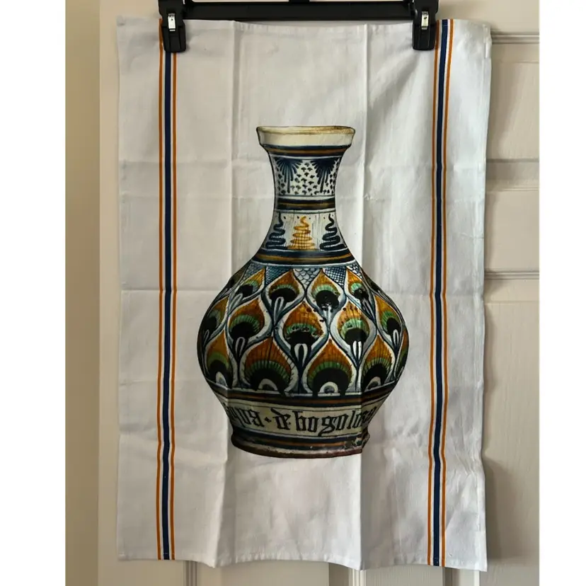 Metropolitan Museum Of Art Linen Tea/ Dish Towel Vase “Water of Bugloss" NWOT