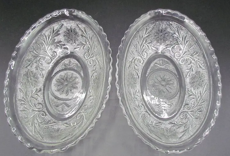 Vintage MCM Scalloped Oval Bowls Anchor Hocking Tiara Sandwich Pattern Glass Set2